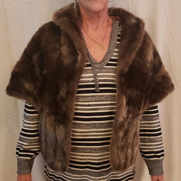 Faux fur cape jacket Regina Glenara by Glenoit - Picture 1 of 4